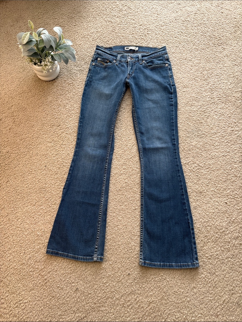 Levi’s Vintage Y2K 524 “Too Super low” Rise Slim Juniors BootCut Jeans. Size 1M